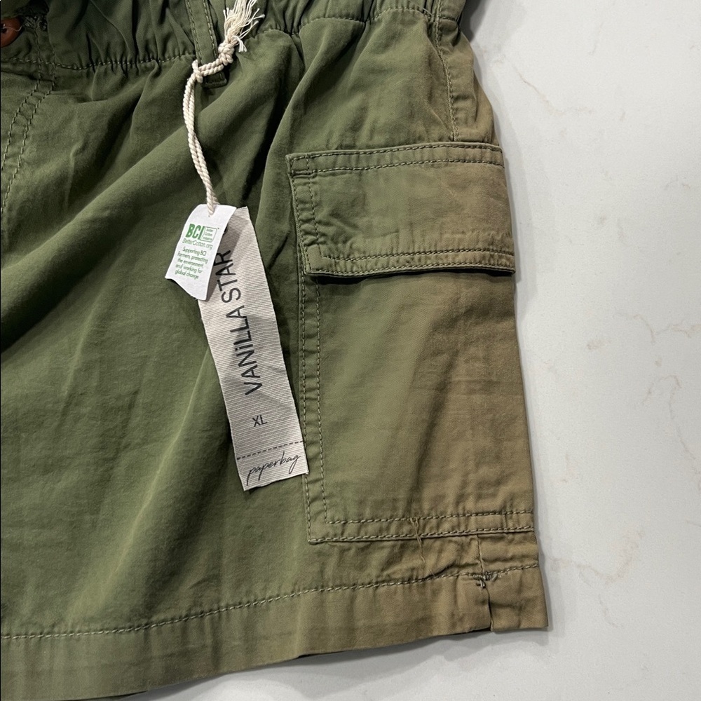 NWT Vanilla Star Women's Cargo Shorts in Olive XL - Picture 2 of 5